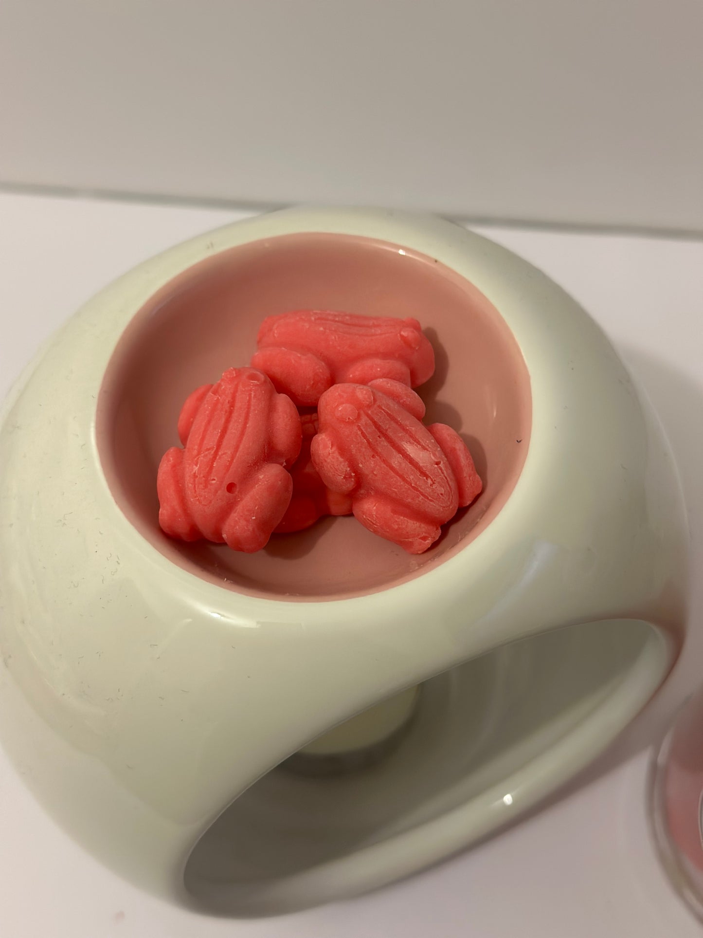 Melt jar - red frog lollies