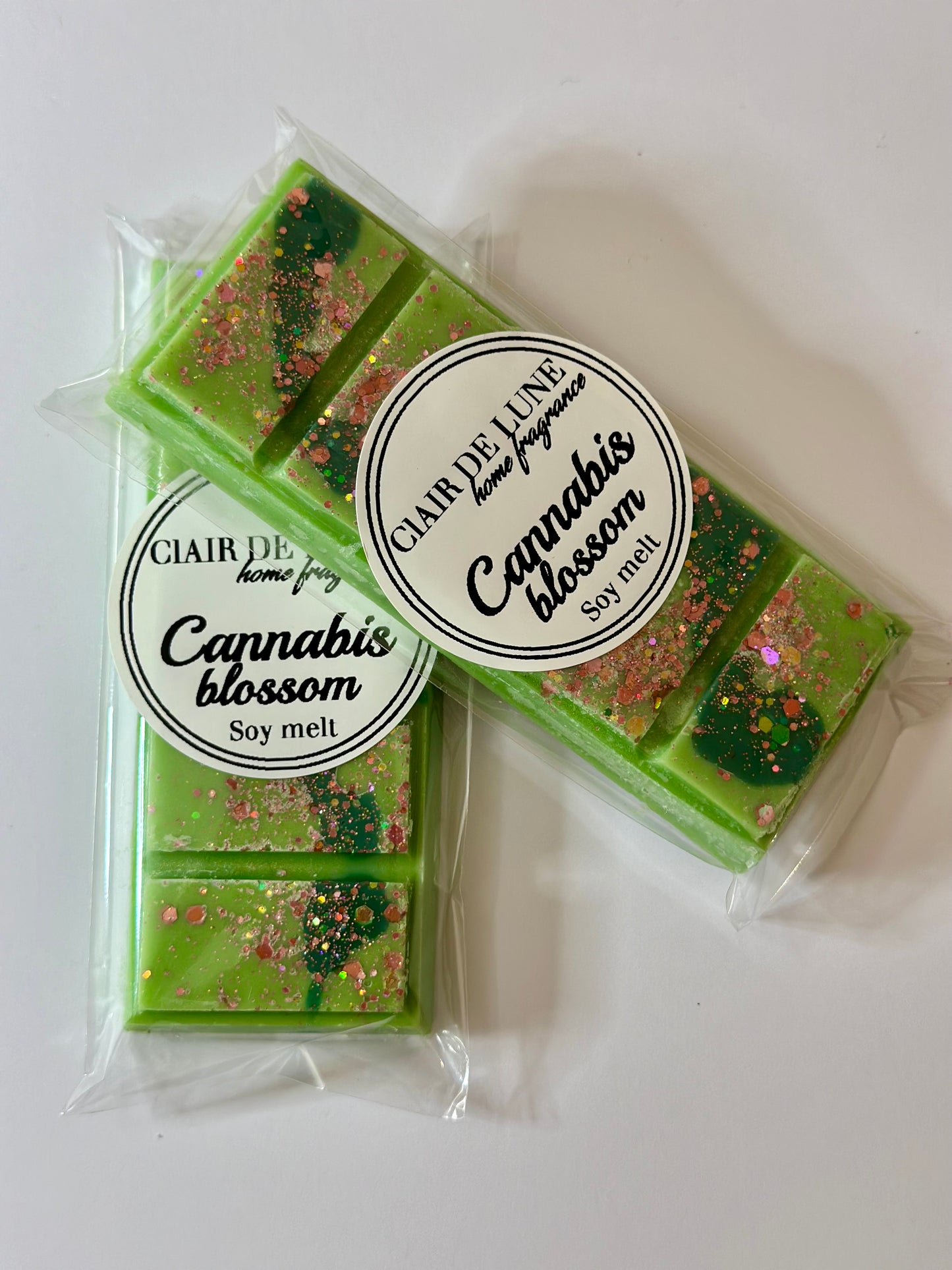 Cannabis blossom snap bar